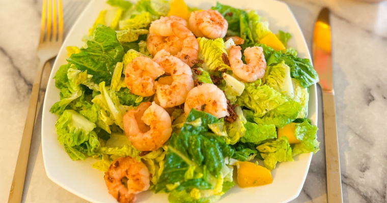 Lecker DETOX: Salat mit Garnelen & Mango